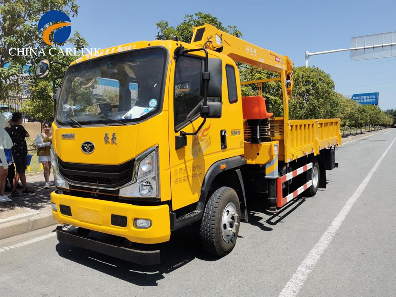 Cần cẩu gắn trên xe tải SINOTRuck Homan